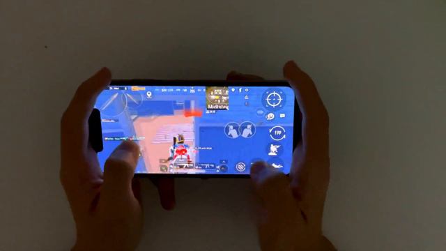 IPHONE XS MAX 60 FPS HANDCAM 🔥🔥🔥 PUBG MOBILE GAMEPLAY 4 FINGER + GYROSCOPE ROXES 2022 смотреть онлайн