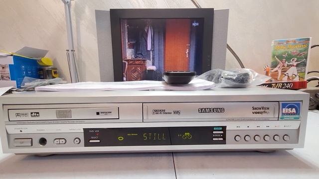 VIDEOREGISTRATORE VHS DVD PLAYER SAMSUNG SV-DVD1E IN ASSOLUTO MIGLIOR COMBINATO COSTRUITO DA SAMSUN смотреть онлайн