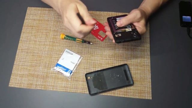 Как поменять аккумуляторную батарейку на ZTE blade X3 смотреть онлайн