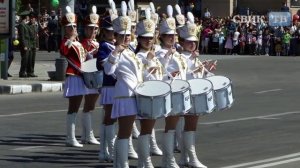 Барабанщицы на параде Победы