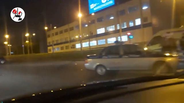 "Мазда" поставила такси на крышу смотреть онлайн