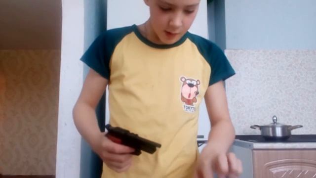 Сборка разборка пневматического детского пистолета пластмассовый и как он стреляет гвоздями смотреть онлайн