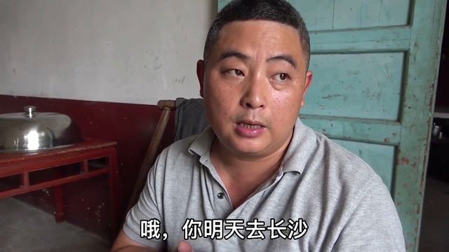 真正懂行的养鸡人，一次敢养1万3只小鸡，85天纯利8万块赚发了！【王玮先生】 смотреть онлайн
