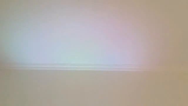 Отсвечивание на потолке мигания квантовой насадки прибора для разглаживания морщин лица. смотреть онлайн