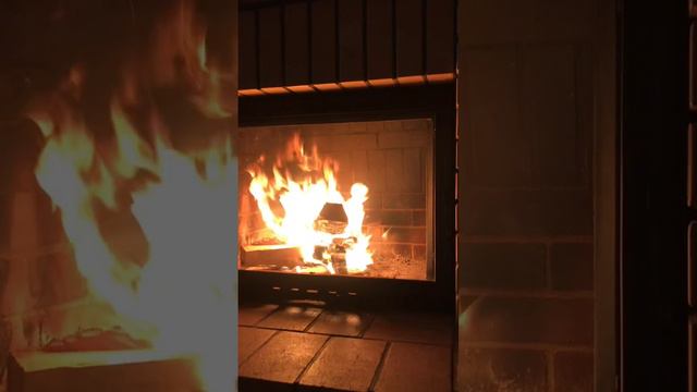 Огонь в камине со звуком смотреть онлайн