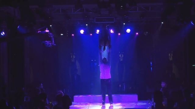 Акробатическое шоу смотреть онлайн