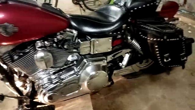 Как вывесить переднее и заднее колесо мотоцикла Harley Davidson Dyna, подручными средствами смотреть онлайн