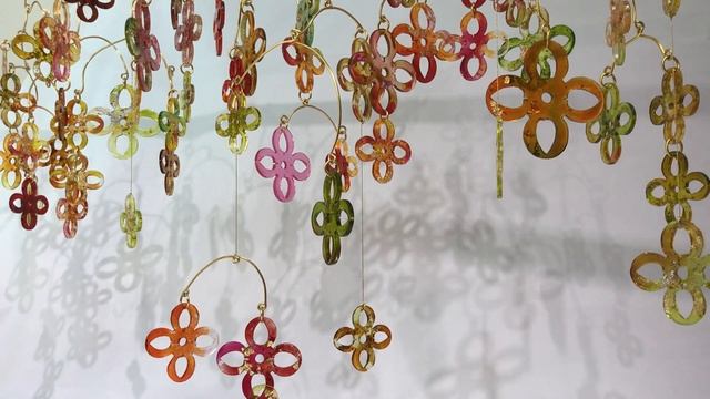 Rosie Perl All Together Now mobile sculptures смотреть онлайн