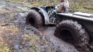 Вездеход ЗИС-5 ЗАСТРЯЛ в болоте.