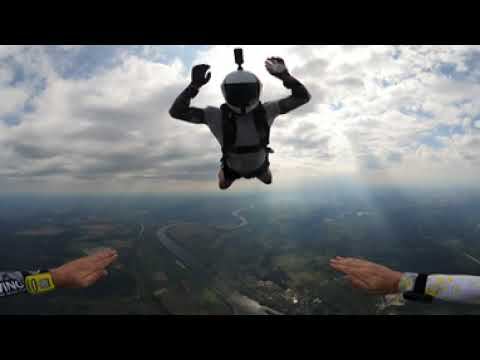 360 video skydive DimSim&Aga в шортах смотреть онлайн