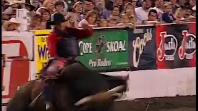 Kagan Sirett vs Real Deal - 00 Redding Rodeo (91 pts) смотреть онлайн