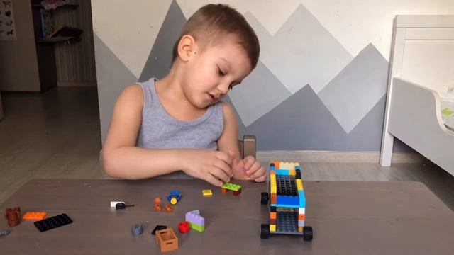 НОВАЯ СУПЕР машина из ЛЕГО. Слава фантазирует. смотреть онлайн