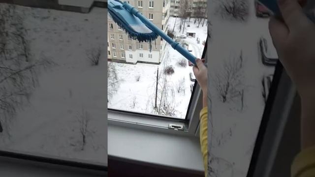 Лайхфак как мыть полы при помощи снега. Моем полы зимой. Зимние забавы. Снег. Новый год. смотреть онлайн