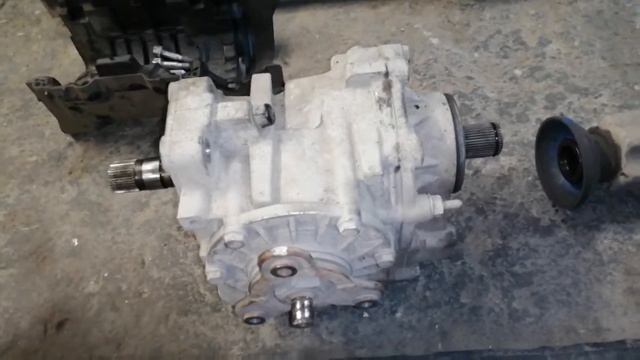 Volkswagen Tiguan 1.4tsi как снять раздатку. (ХИТРЫЙ ВИНТ) смотреть онлайн