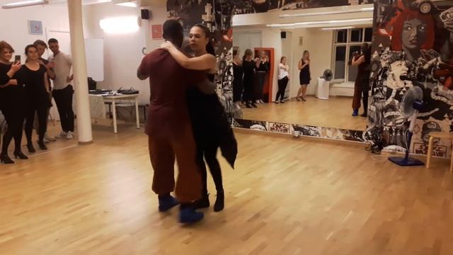 Kizomba Beginner Lessons Theodor смотреть онлайн