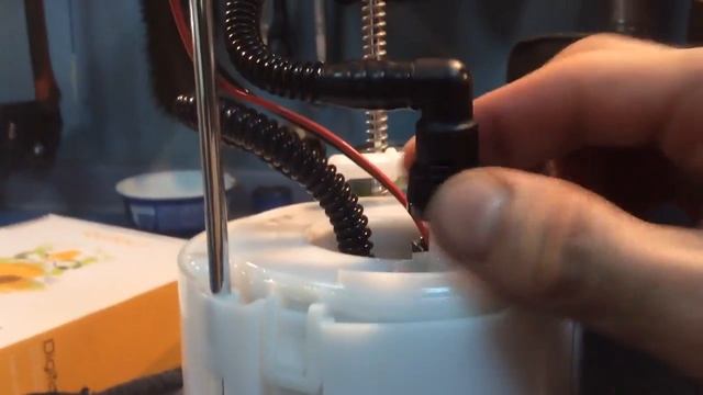 Снятие шлангов с топливного фильтра смотреть онлайн