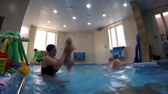 Бассейн для детей от 6 месяцев до 3 лет в Виктория Фитнес. Часть 5 (малая чаша) смотреть онлайн