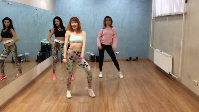 Bachata Lady's style в Mambo GROUP choreography by La Alemana ? смотреть онлайн