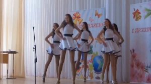 Красивые школьницы, в современном танце