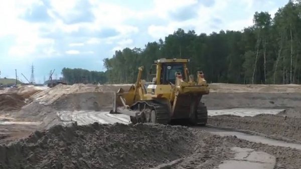 Komatsu D155A-5 pushing and spreading sand