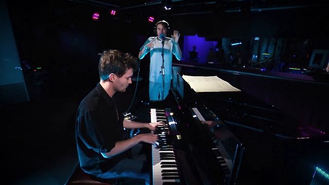 Glass Animals - Life Itself - Radio 1's Piano Sessions смотреть онлайн