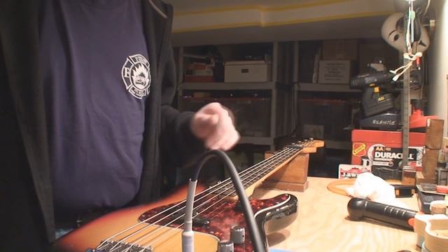 1970 Fender Precision Bass Guitar смотреть онлайн