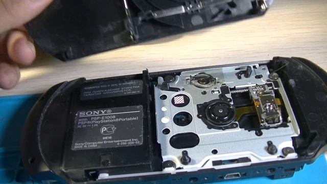 PSP E1008 снятие аккумулятора