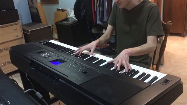 Mannheim Steamroller - Deck the Halls (covered on two keyboards) смотреть онлайн