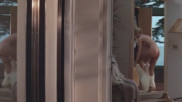 Основной инстинкт. Сцена переодевания перед допросом