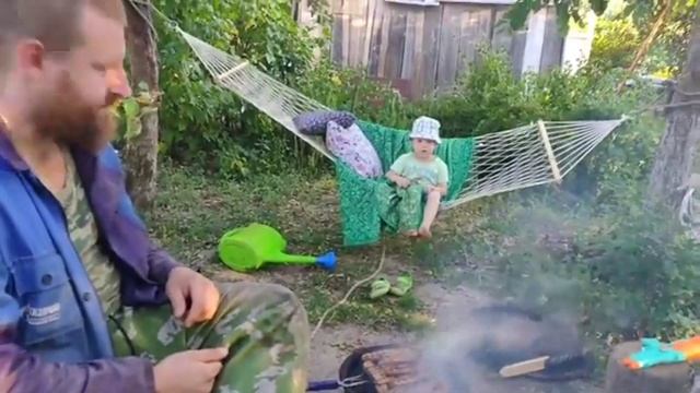 ДОМ В ДЕРЕВНЕ / ДЕЛАЕМ ЧЕРНОВОЙ ПОЛ В ПРИСТРОЙКЕ /БЮДЖЕТНАЯ СТРОЙКА СВОИМИ РУКАМИ/ ГОСТЬ В ОГОРОДЕ смотреть онлайн