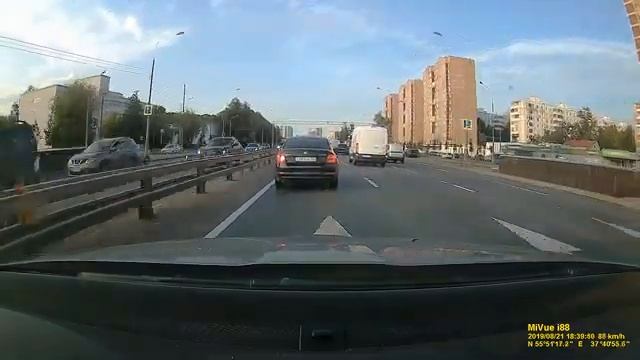 Видеореистратор Mio MiVue i88 смотреть онлайн