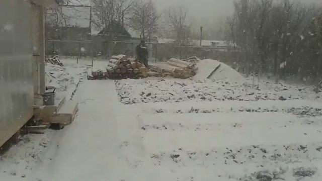 Пристраиваем баню к летней веранде. Работаем под снегом. смотреть онлайн