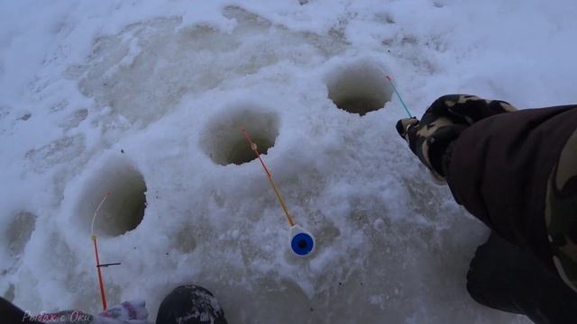 Увидели и Обурили! ЛОВЛЯ КАРАСЯ ЗИМОЙ на ОЗЕРЕ! Рыбалка Зимой на Карася! смотреть онлайн