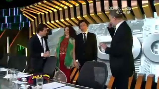 Helena Ranaldi invade palco do CQC com raquete e persegue Dan смотреть онлайн