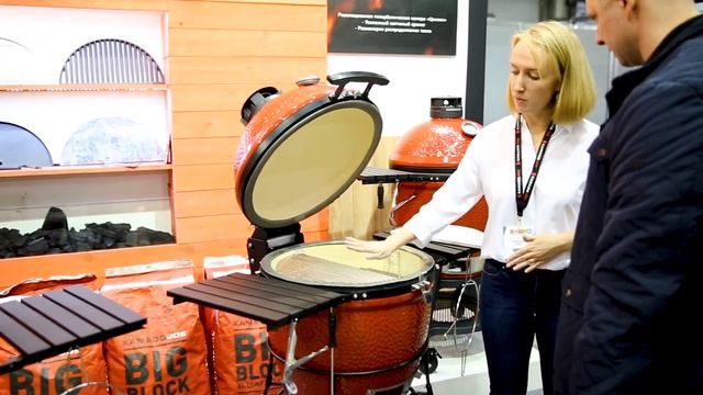 Три поколения керамических грилей Kamado Joe Classic смотреть онлайн