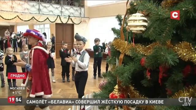 Первые новогодние подарки получили дети в Гродно в рамках акции «Наши дети» Trim смотреть онлайн