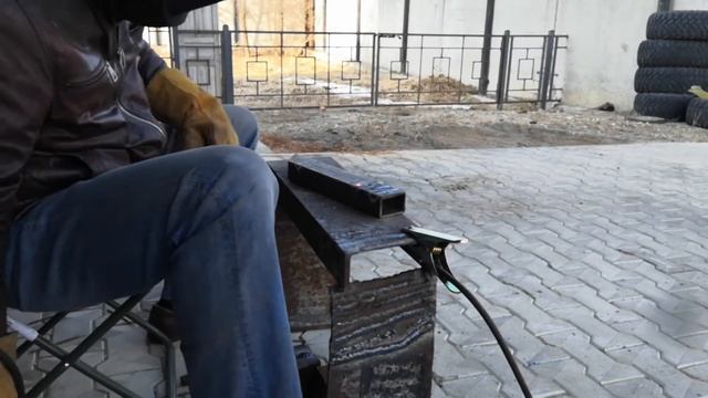 Тестируем регулятор напряжения 10 кВт в связке со сварочным аппаратом Сварог ARC-200 на проф. трубе смотреть онлайн