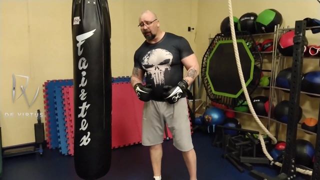 Силовые удары. С места и в движении.