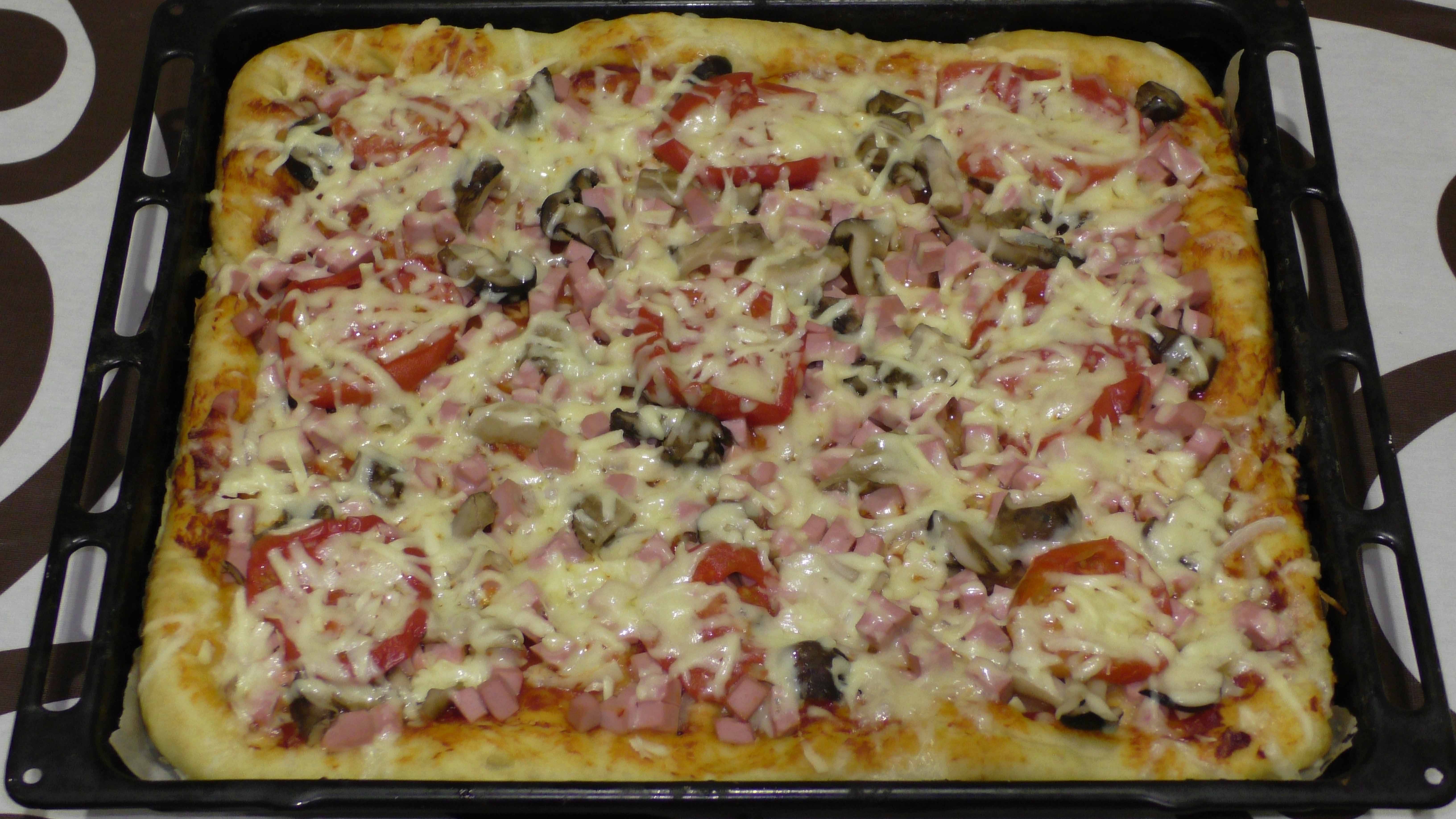 Быстрая пицца без хлопот и без дрожжей с очень вкусным тестом. Палочка-выручалочка для хозяйки! смотреть онлайн