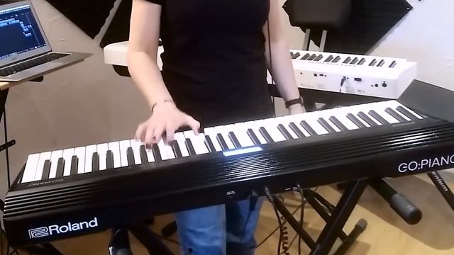Playing piano riffs and improvising on my Roland GO:PIANO (61 keys) смотреть онлайн