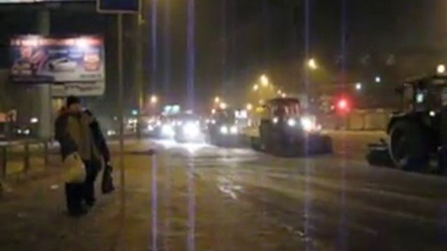 Челябинск уборка улиц тракторы.AVI смотреть онлайн