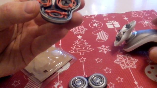 Ставим бритвенный блок Philips SH90 на бритву Philips Series 7000 смотреть онлайн