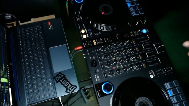 Alien Invasion Double смотреть онлайн