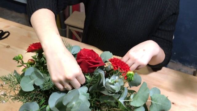 Собираем цветы в шляпной коробке смотреть онлайн