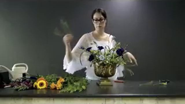 Bloemstuk in oasis maken vol bloemen - Bloemschikken met Nelleke Bontje - Floralist.nl смотреть онлайн