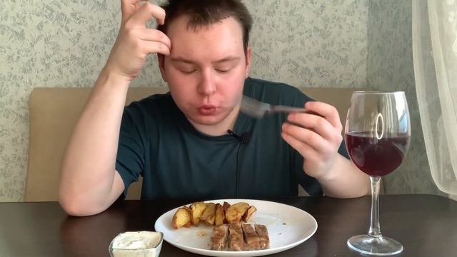 МУКБАНГ | Картофель по-деревенски, стейк из свинины и соус тар-тар