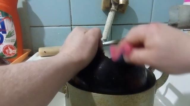 легкое удаление нагара с чайника(нержавейка). смотреть онлайн