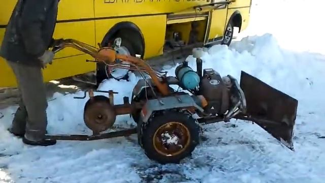 Мотоблок мотор Сич уборка снега смотреть онлайн