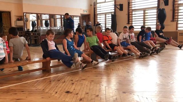 Тренировка 01 ноября 2017 г. Упражнения для пресса, развития мышц плечевого пояса. Часть 4. смотреть онлайн