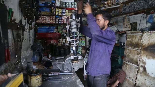 HOW TO REPLACING A NEW SHOCK ABSORBER TOYOTA ALTIS смотреть онлайн